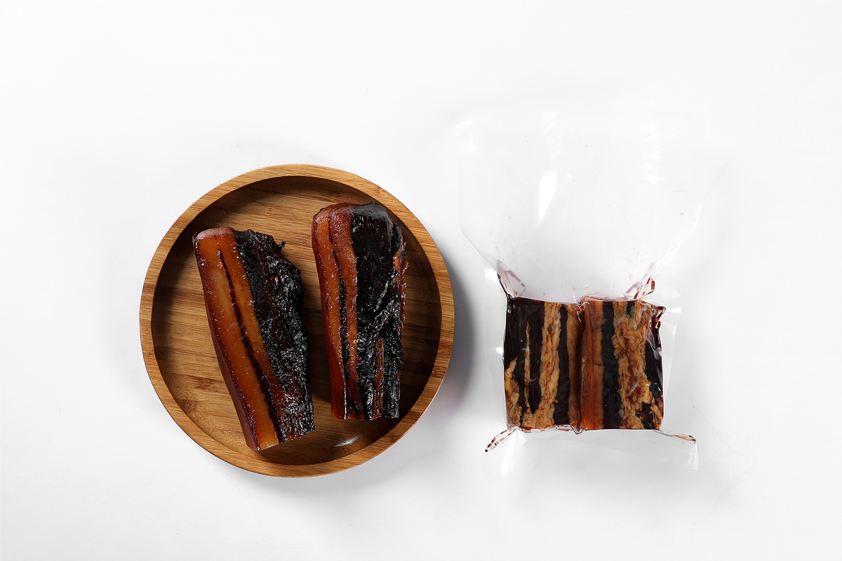 臻品黑猪酱香肉 真空白袋.jpg